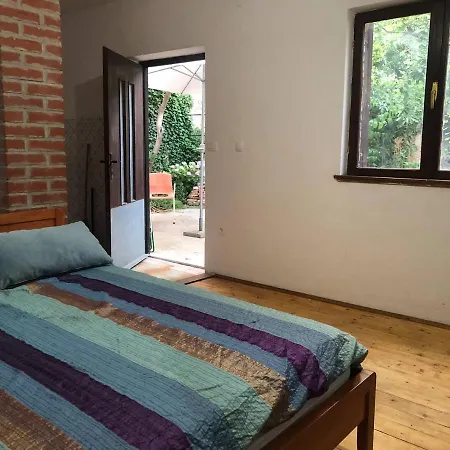 Studio With Garden Apartament